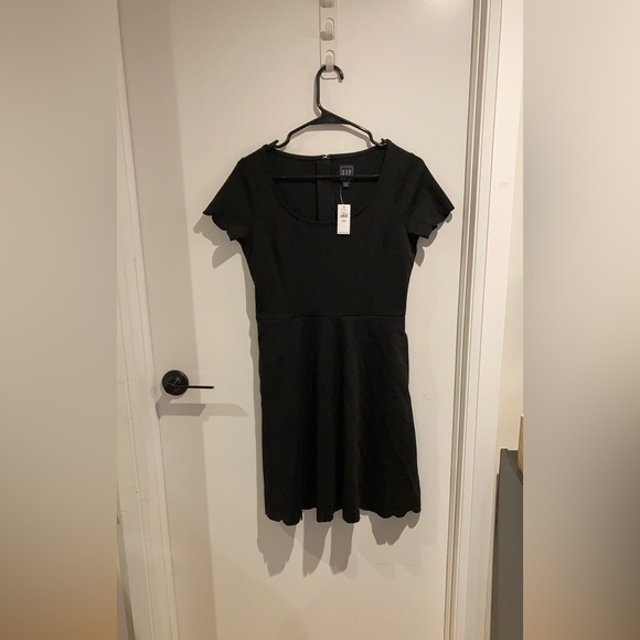 Gap BNWT scalloped edge Ponte Dress - Picture 2 of 7